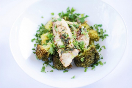 Mintaj zapiekany z cytryną i pietruszką 