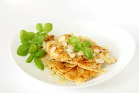 Pierś z kurczaka w migdałach