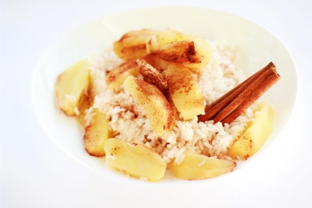 Ryż z jabłkami i cynamonem