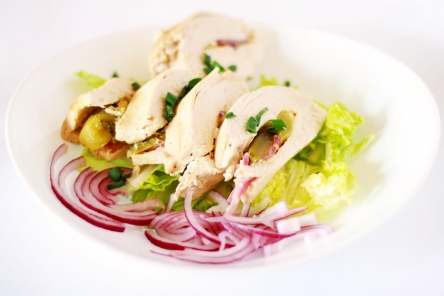 Pierś z kurczaka faszerowana ogórkiem kiszonym